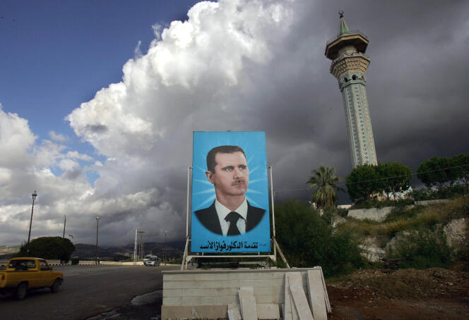 Portrait de Bachar Al-Assad, à Qardaha, dans l’ouest de la Syrie, en 2005.