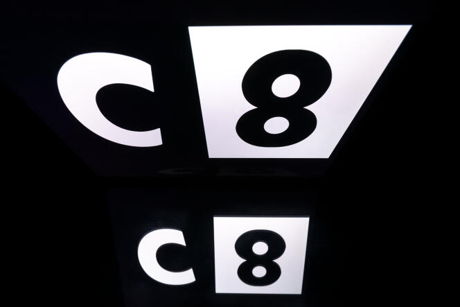 Le logo de la chaîne de télévision C8.