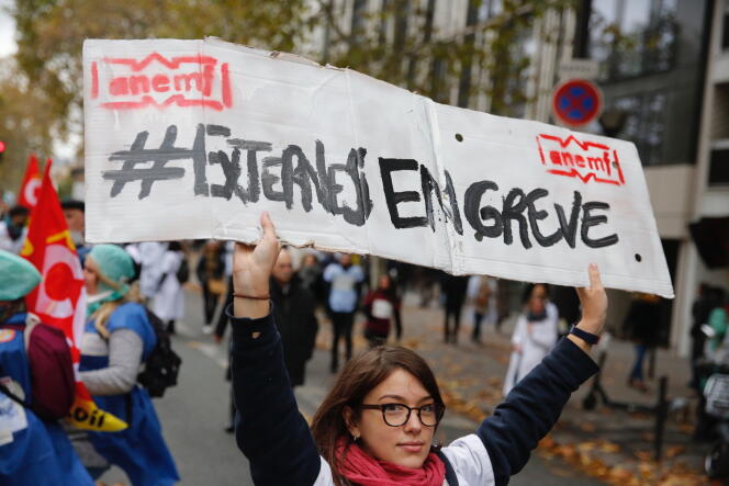 Mobilisation nationale des personnels soignants pour la défense de l'hôpital public, à Paris, le 14 novembre.