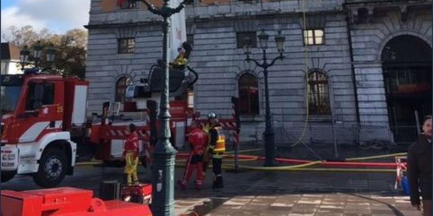 L'incendie de la mairie d'Annecy est « maîtrisé », la sécurisation du bâtiment est en cours - Le Monde