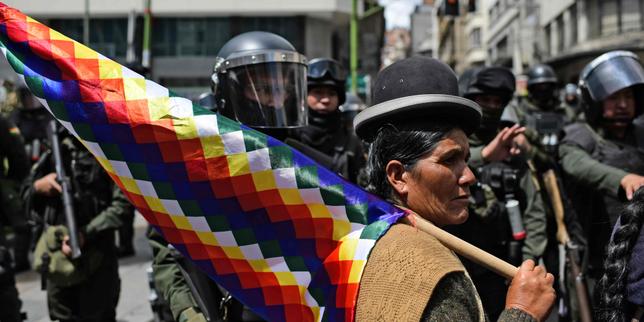 Bolivie : le gouvernement par intérim met en garde Morales et expulse les diplomates vénézuéliens
