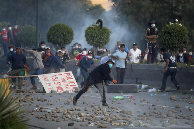 Affrontements entre la police et des partisans de l’ancien président Evo Morales, à Cochabamba, samedi 16 novembre.