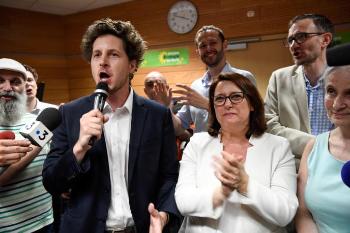 The motion led by Julien Bayou (with the microphone here June 1) came largely ahead of the November 16 vote by EELV militants.