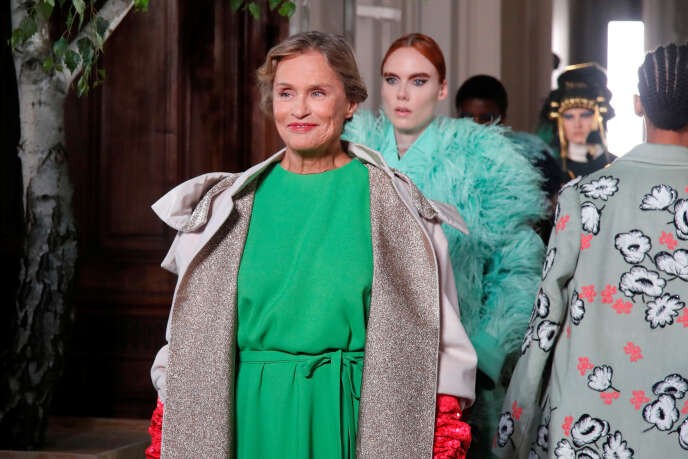 L’actrice américaine Lauren Hutton défile pour la collection haute couture automne-hiver 2019-2020 de Valentino, le 3 juillet, à Paris.