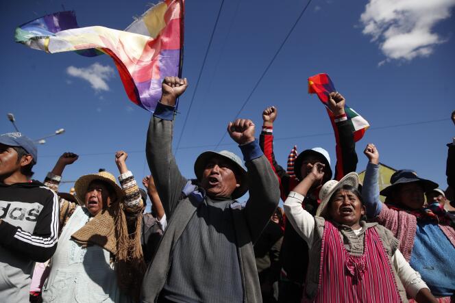 Des partisans de l’ancien président bolivien Evo Morales, à El Alto, le 17 novembre.
