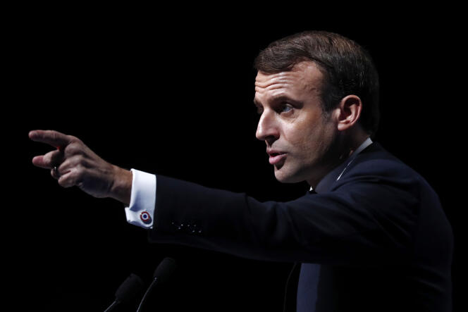 Emmanuel Macron lors du congrès de l’Association des maires de France, mardi 19 novembre.