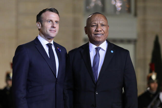 Le président français, Emmanuel Macron, et le premier ministre malgache, Christian Ntsay, au palais de l’Elysée, à Paris, le 11 novembre 2019.