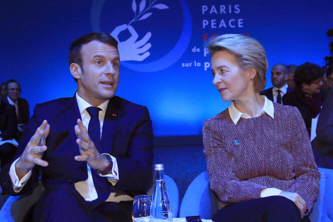 Emmanuel Macron et la présidente de la Commission européenne, Ursula von der Leyen, lors du Forum de Paris pour la paix, le 12 novembre.