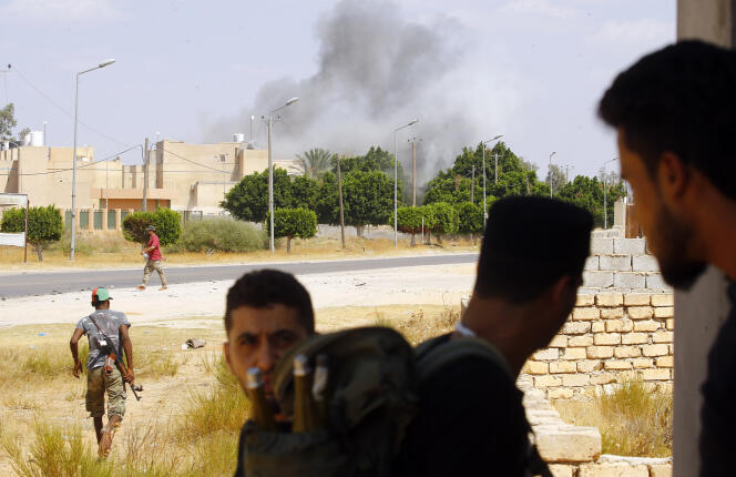 Heurts entre les forces loyales au gouvernement d’union nationale (GNA) et les troupes de Khalifa Haftar à Espiaa au sud de Tripoli, le 21 août.