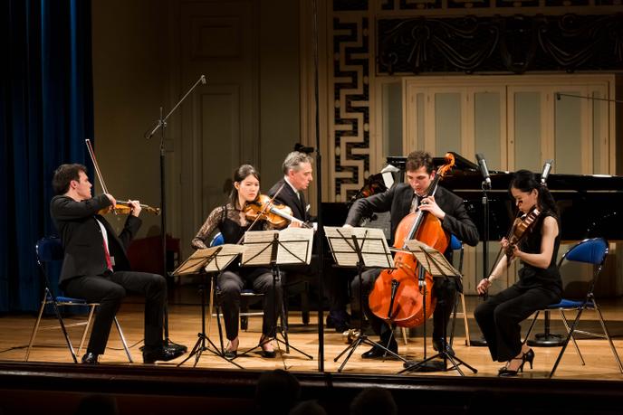 Salle Molière à Lyon, Michel Dalberto, au piano, et le Quatuor Hermès.