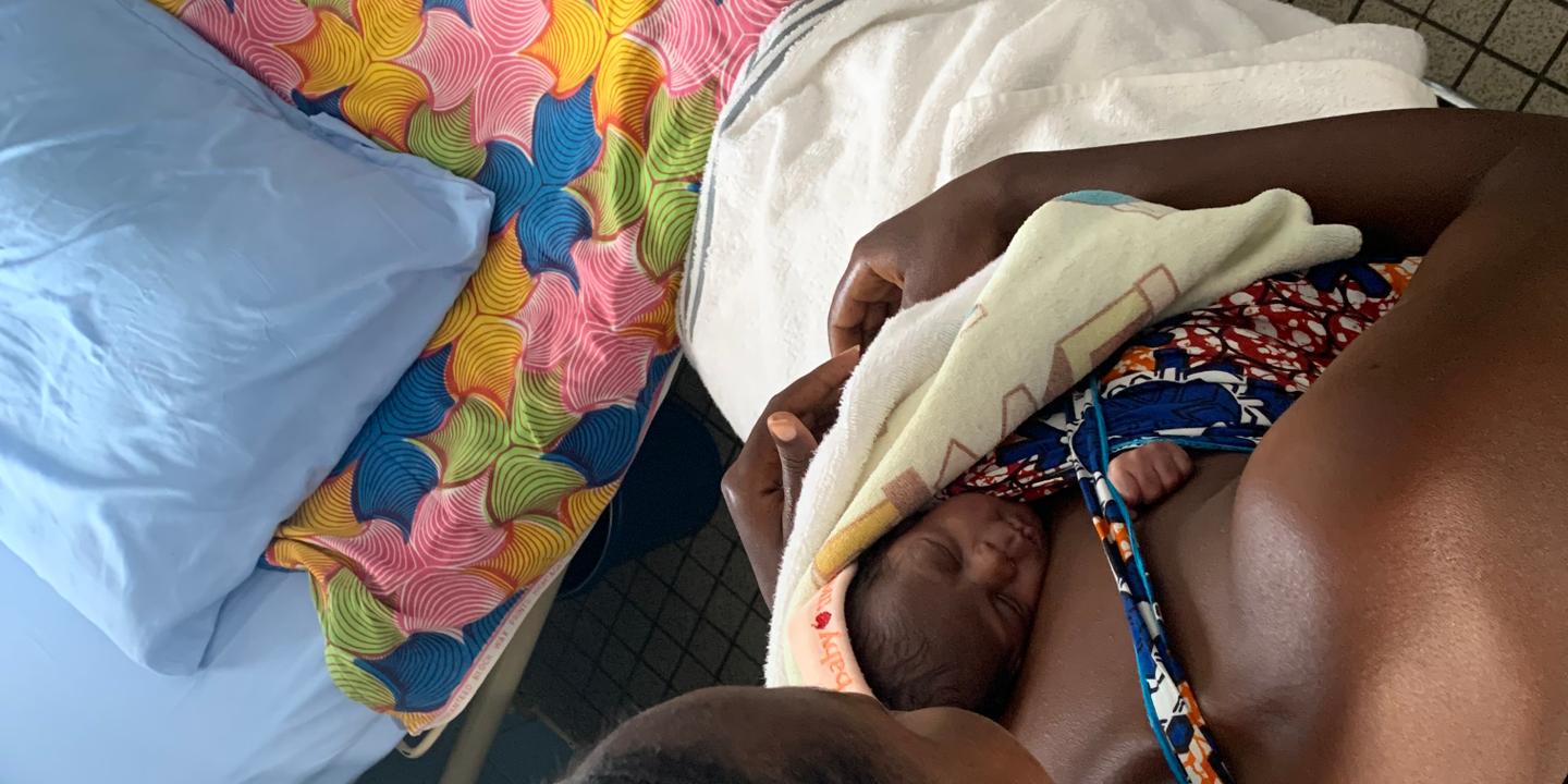 En Cote D Ivoire Les Bebes Prematures Sauves Par La Methode Mere Kangourou