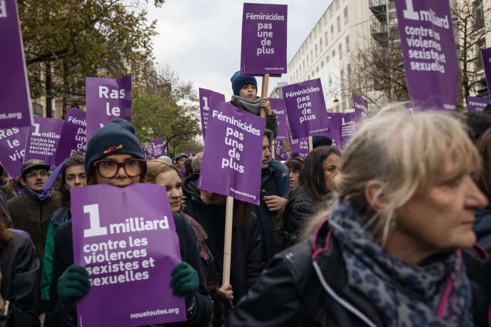 Lors de la marche contre les violences sexistes et sexuelles faites aux femmes, à Paris le 23 novembre.