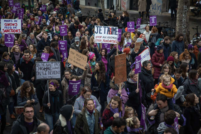 Le 23 novembre 2019. Paris. A l’appel du collectif féministe #Noustoutes et de nombreuses associations, plusieurs dizaines de milliers de personnes manifestent à Paris contre les violences sexistes et sexuelles faites aux femmes. Il y aura eu environ 49000 manifestants.