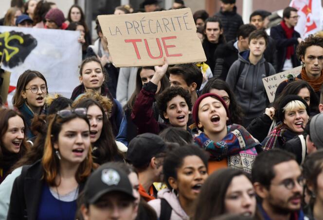 Des manifestants lors d’un rassemblement contre la précarité étudiante à Lyon, le 26 novembre 2019.