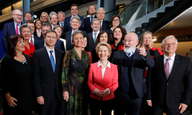 La nouvelle commission européenne a été immortalisée, mercredi 27 novembre.