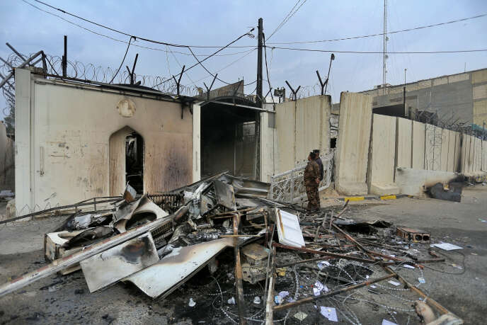 Le consulat iranien incendié de Nadjaf (Irak), le 29 novembre 2019.