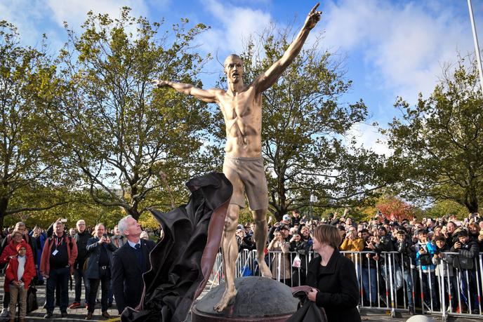 Une statue de l’ancien attaquant suédois, Zlatan Ibrahimovic, avait été inaugurée le 8 octobre à Malmö en présence du footballeur et de nombreux fans.