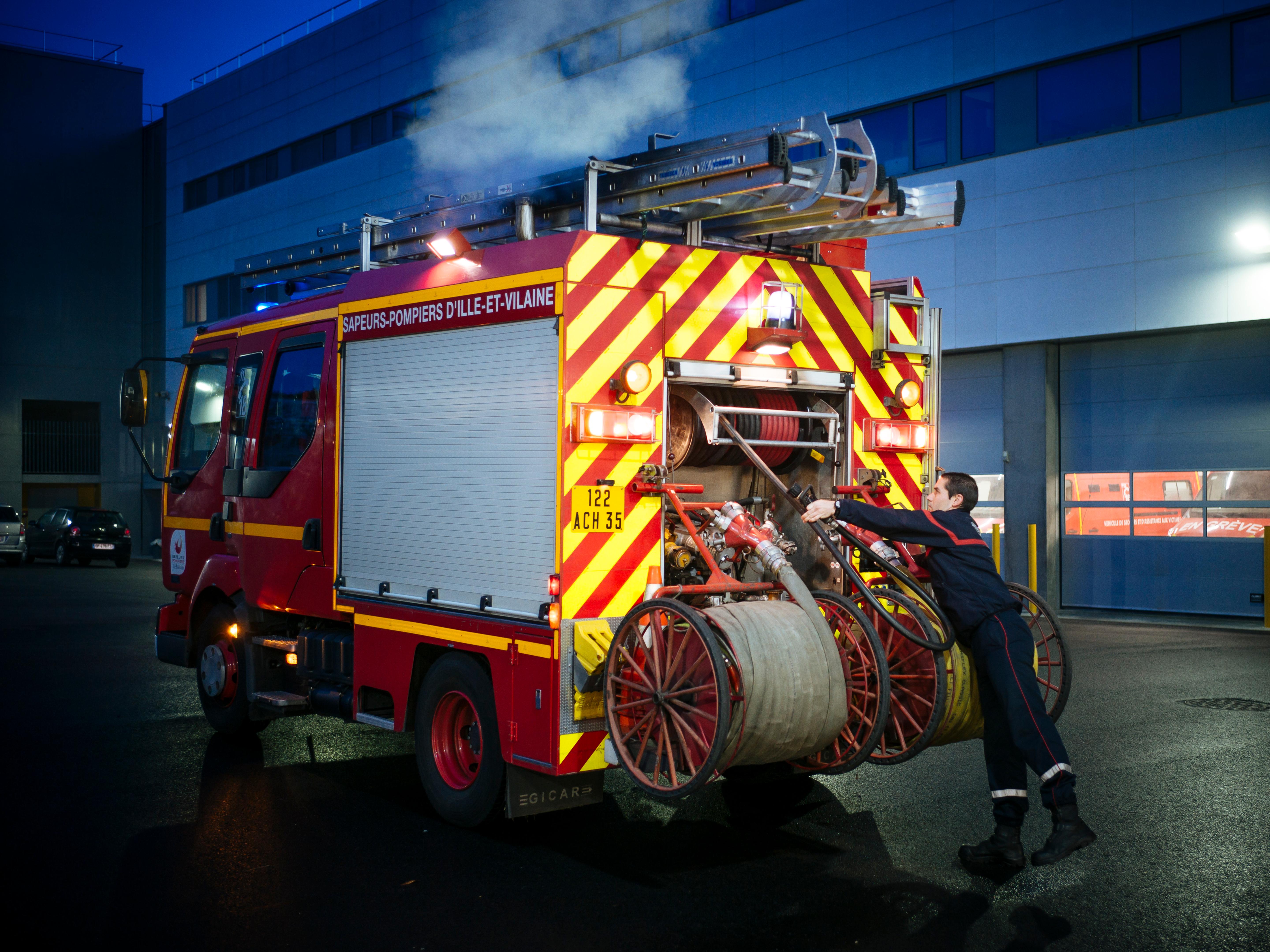 « Nous sommes devenus les médecins des pauvres » : les pompiers face à ...