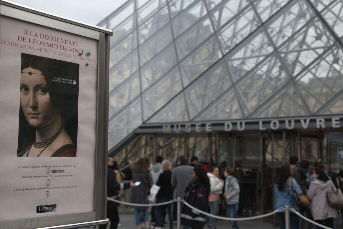 File d’attente pour l’exposition « Léonard de Vinci », au musée du Louvre, à Paris, le 24 octobre.