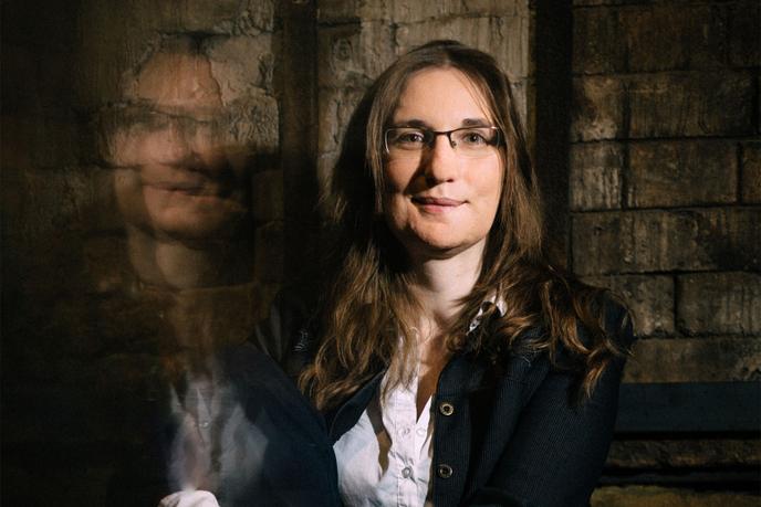 « La Passe-Miroir » est la première saga de Christelle Dabos.