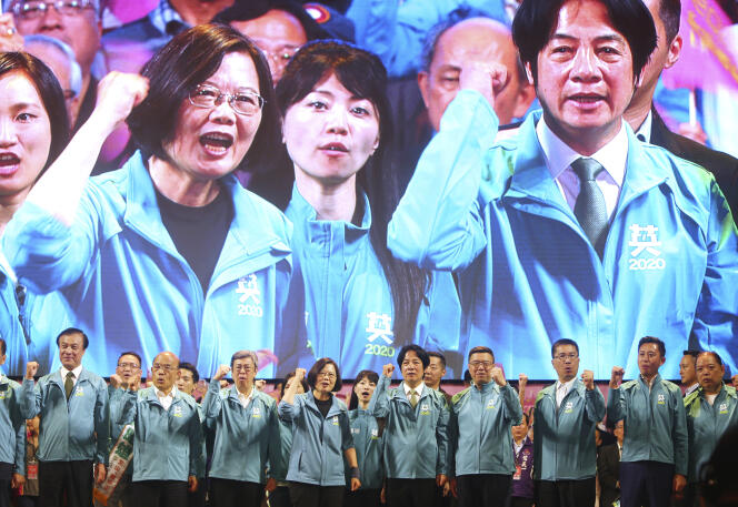 La présidente taïwanaise, Tsai Ing-wen, et son colistier, William Lai, lors du lancement de leur campagne électorale, le 17 novembre, à Taipei.
