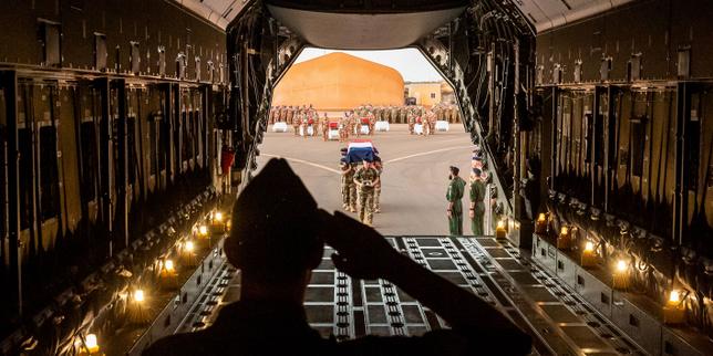 Militaires tués au Mali : « Charlie Hebdo » se dit « conscient de l’importance du travail effectué par les soldats »