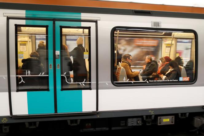 Dans le métro, à Paris, le 3 décembre 2019.