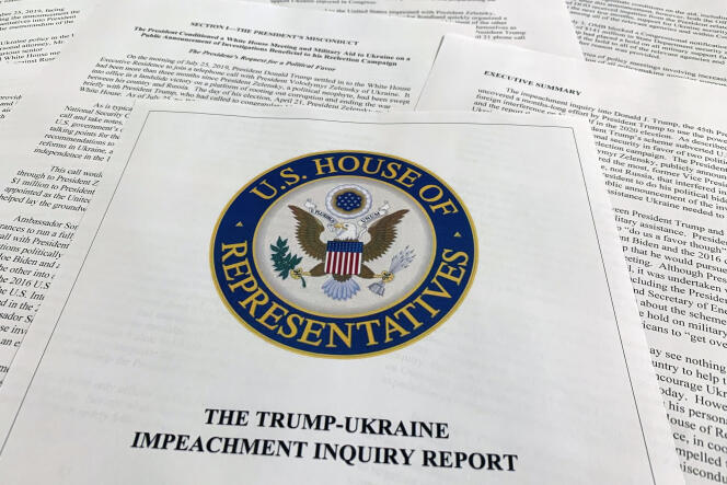 Une copie du rapport de la commission du renseignement de la Chambre des représentants, à Washington, le 3 décembre.