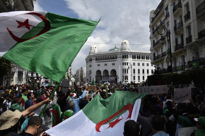 Manifestation antigouvernementale devant la Grande Poste, à Alger, le 12 avril 2019.