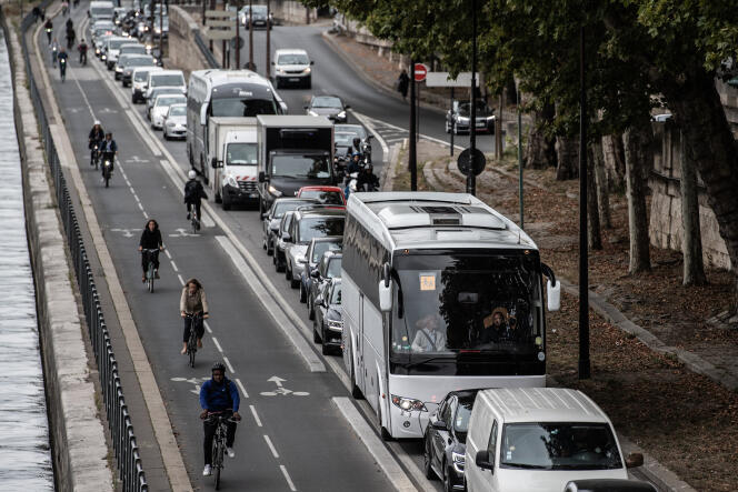 Piste cyclable le long de la Seine pendant une grève des transports à Paris, le 13 septembre.