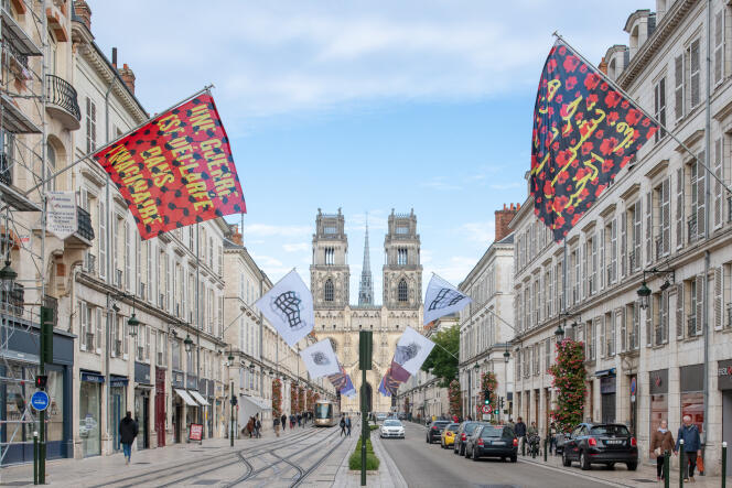Vue de l’installation de MTL Collective, rue Jeanne-d’Arc à Orléans, dans le cadre de la 2e Biennale d’architecture.