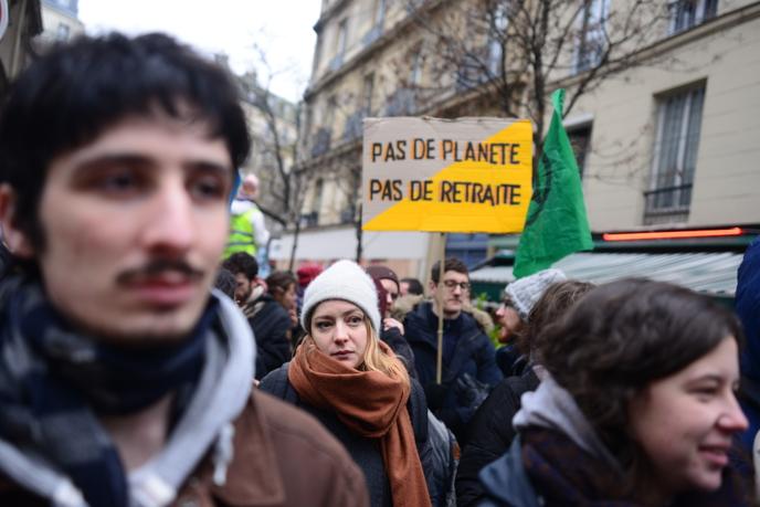 Manifestation à Paris contre la reforme des retraites, le 5 décembre. Boulevard Magenta.
