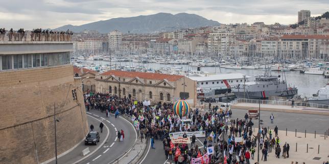 « Il y a quelque chose dans l’atmosphère… » A Paris, Rouen ou La Réunion, mobilisation massive pour le 5 décembre