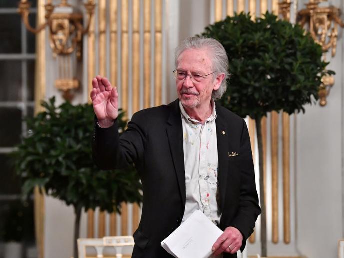 Peter Handke lors de son disours pour le prix nobel de littérature à l’Académie suédoise de Stockholm, le 7 décembre.