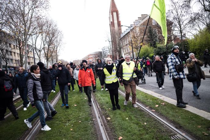 Faible Mobilisation à Paris Pour Lacte 56 Des Gilets