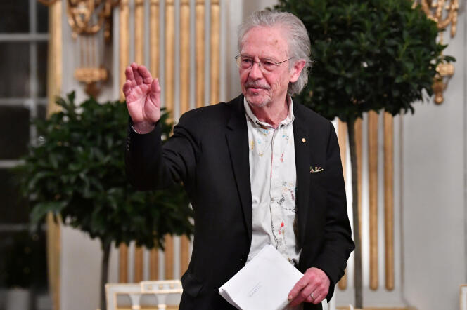 Peter Handke, lors de son discours pour le prix Nobel de littérature, à l’Académie suédoise de Stockholm, le 7 décembre.