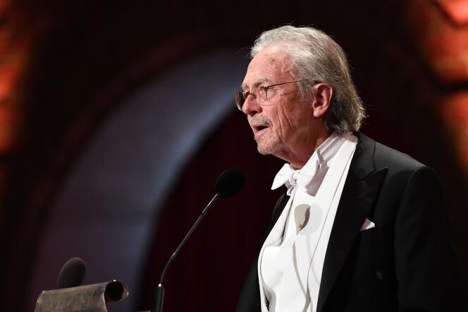 L’auteur autrichien et co-lauréat du prix Nobel de Littérature 2019 lors de la cérémonie à Stockholm, le 10 décembre 2019.