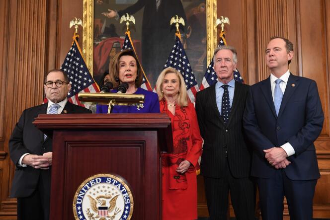 Le camp démocrate annonce les chefs d’accusation retenus contre Donald Trump lors d’une conférence de presse au Capitole à Washington, le 10 décembre 2019.