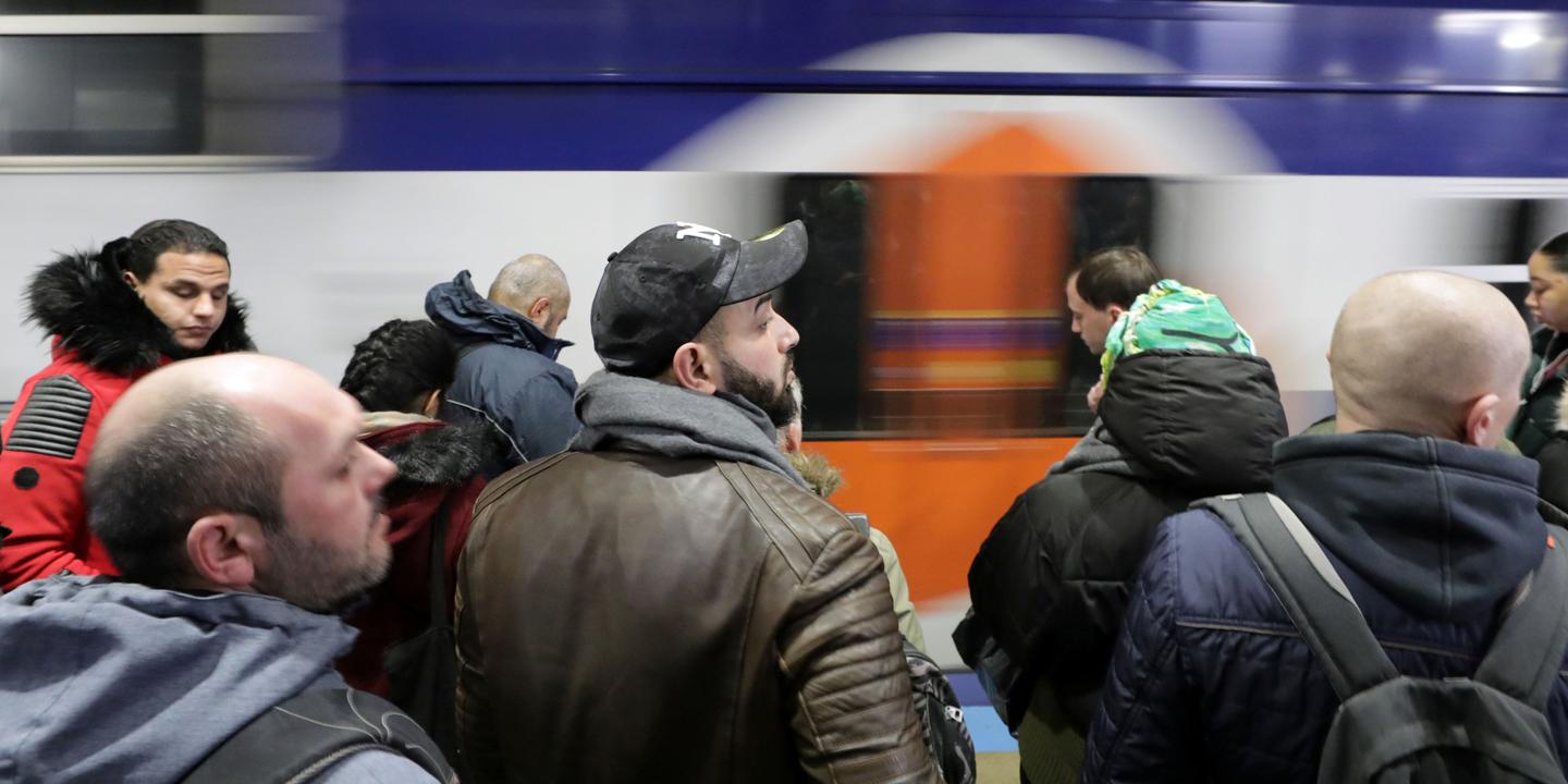 Emmanuel Macron annonce l’objectif de « développer un réseau de RER dans les dix principales villes françaises »
