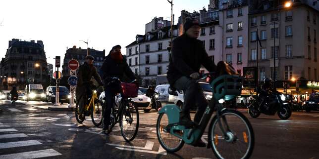 Grève : à Paris, la ruée sur les pistes cyclables et les limites des vélos et trottinettes en libre-service https://www.lemonde.fr/economie/article/2019/12/13/greve-a-paris-la-ruee-sur-les-pistes-cyclables-et-les-limites-des-velos-et-trottinettes-en-libre