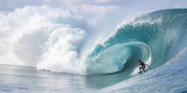 Jeux olympiques 2024 : les épreuves de surf auront lieu à Tahiti, « sur la plus belle vague du monde »
