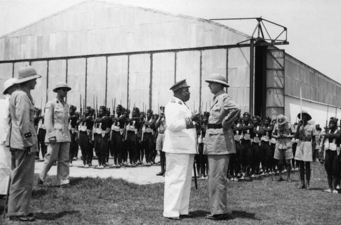 Le gouverneur général de l’Afrique occidentale française avec le général de Gaulle et le général Leclerc en avril 1941.