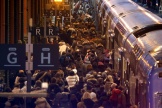 Des voyageurs à la gare de Lyon, à Paris, lors d’une grève de tous les syndicats de la SNCF, en décembre 2019.