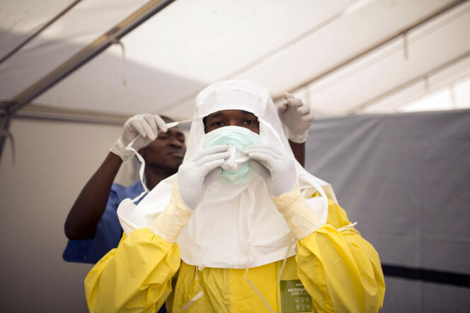 Pendant l’épidémie d’Ebola, à Koidu, en Sierra Leone, en décembre 2014.