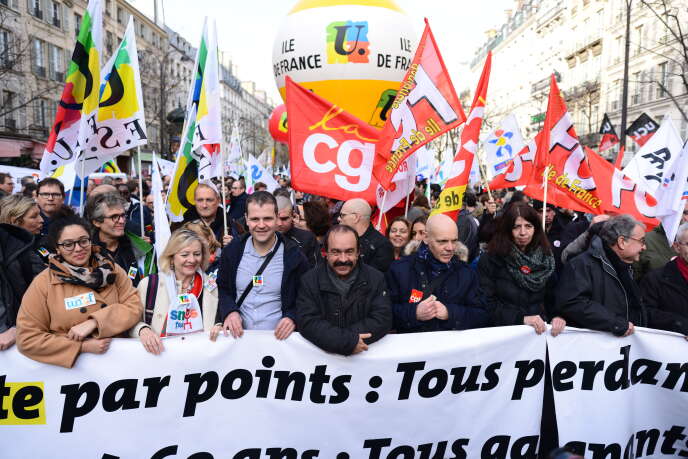 Tête de cortège avec Philippe Martinez (CGT) à la manifestation contre la réforme des retraites du 17 décembre à Paris.