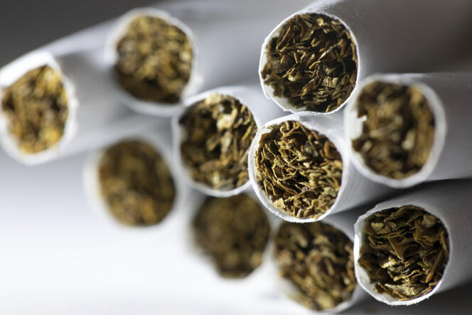 En France, les industriels du tabac fixent leurs prix de vente, mais l’Etat peut inciter à des augmentations en faisant varier les taxes, qui représentent plus de 80 % du prix.