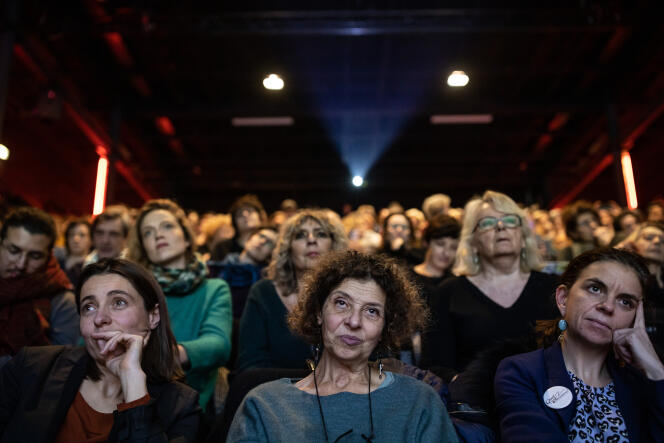 Meeting sur le thème « Femmes et retraites » à l'initiative de plusieurs mouvements féminisites, le 16 décembre à la Maison des métallos, à Paris.