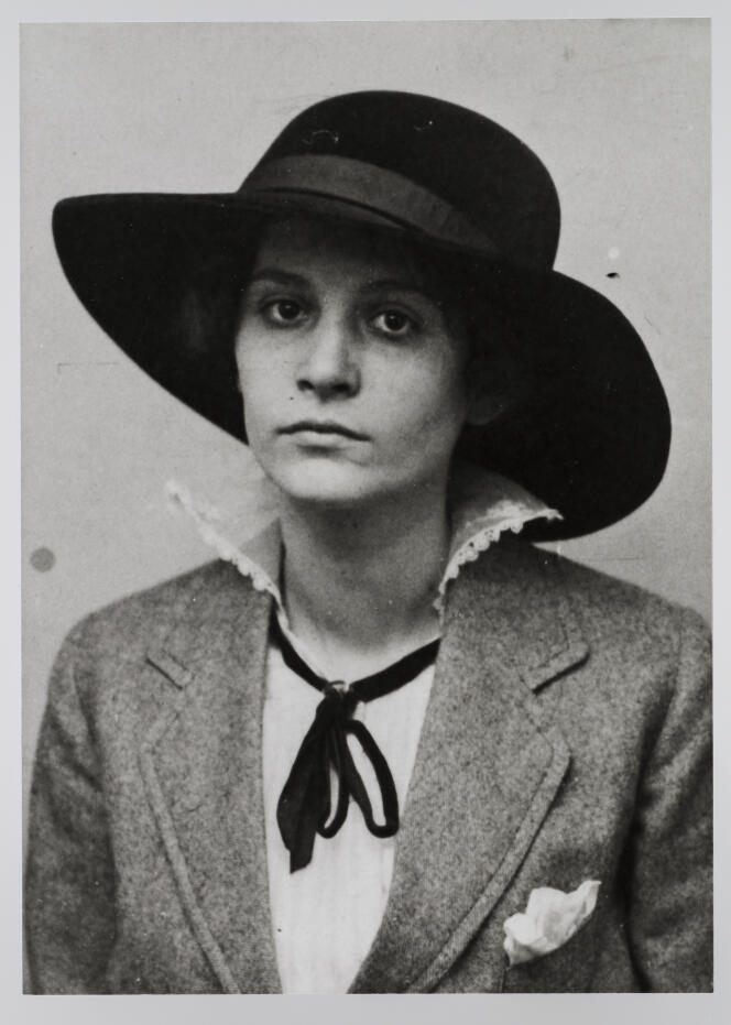 L’écrivaine suisse Catherine Colomb, vers 1917.
