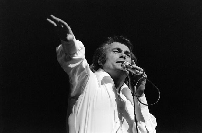Alain Barrière en concert à l’Olympia en 1974.