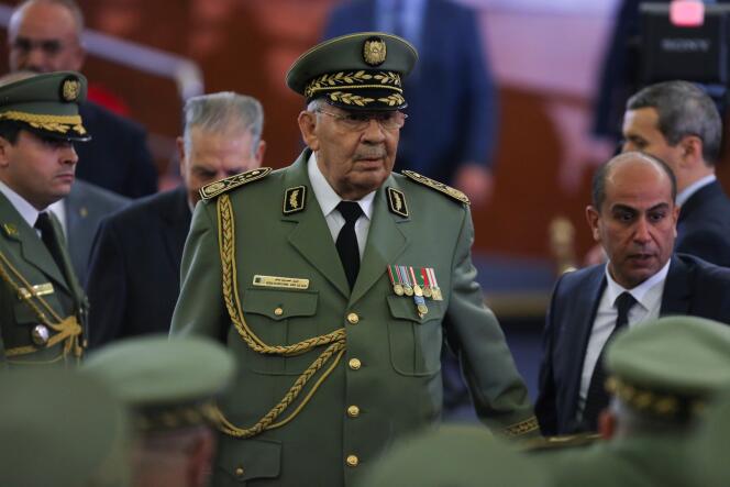 Le chef d’état-major de l’armée algérienne, le général Ahmed Gaïd Salah, ici le 19 décembre 2019, est mort, a annoncé la télévision publique le 23 décembre.